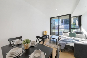 Chic & Cozy 2BR Stay on Iconic Chapel Street